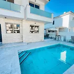 Vilă Pierre 9 - Private Pool, Jacuzzi, Seaview *
