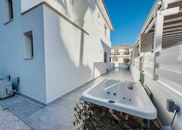 Villa Pierre 9 - Private Pool, Jacuzzi, Seaview *