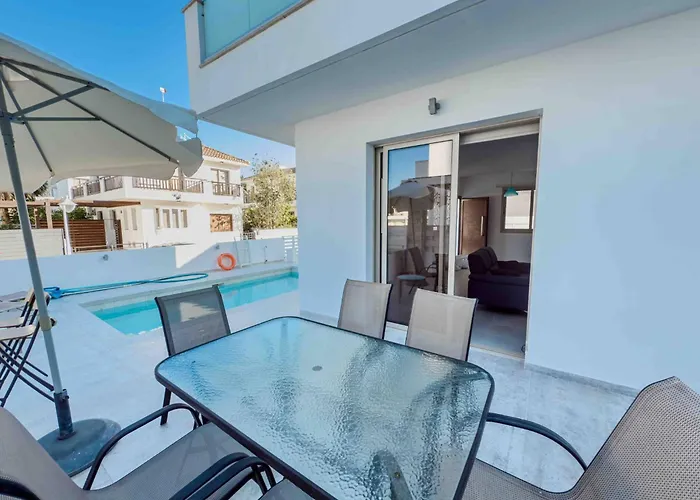 Pierre 9 - Private Pool, Jacuzzi, Seaview Paralimni