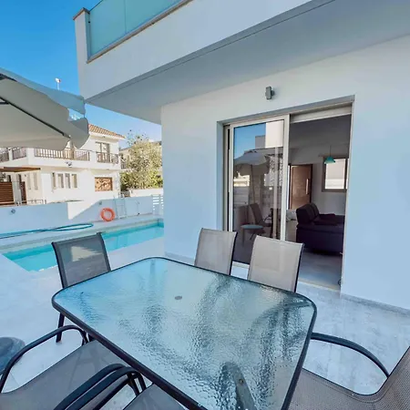 Pierre 9 - Private Pool, Jacuzzi, Seaview Paralímni