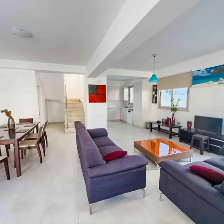 Pierre 9 - Private Pool, Jacuzzi, Seaview Villa Paralímni