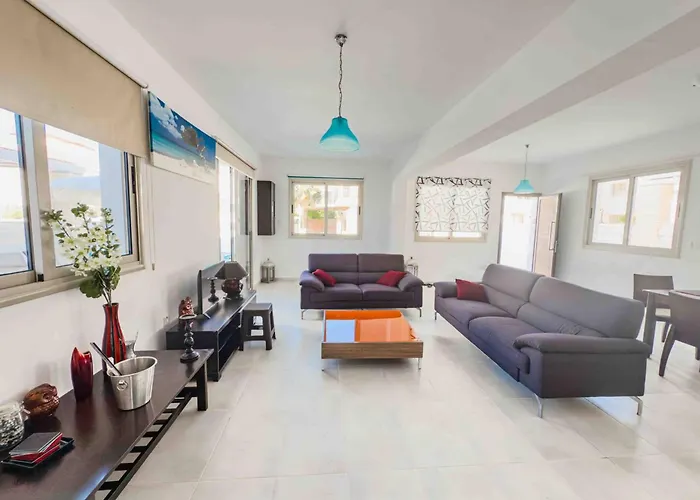 Vila Pierre 9 - Private Pool, Jacuzzi, Seaview Paralimni