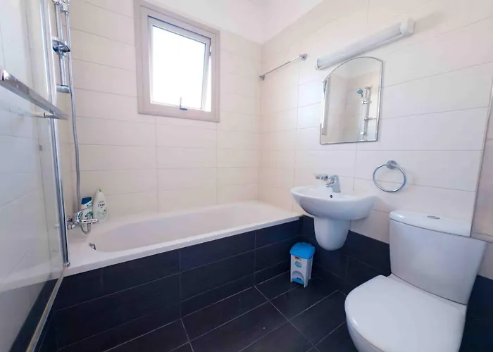 Pierre 9 - Private Pool, Jacuzzi, Seaview Παραλίμνι