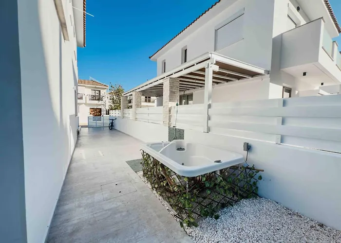 Pierre 9 - Private Pool, Jacuzzi, Seaview *